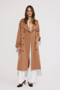 KEMERLİ KRUVAZE TRENÇKOT