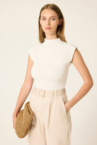 DİK YAKA BASIC T-SHIRT