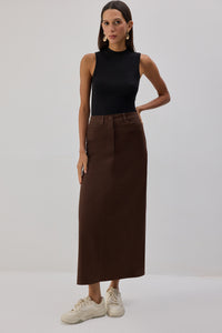 DİK YAKA KOLSUZ İÇLİK