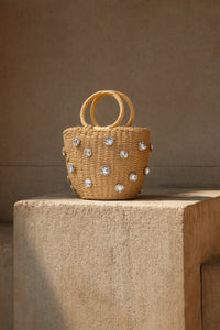 AKSESUAR DETAYLI HASIR ÇANTA